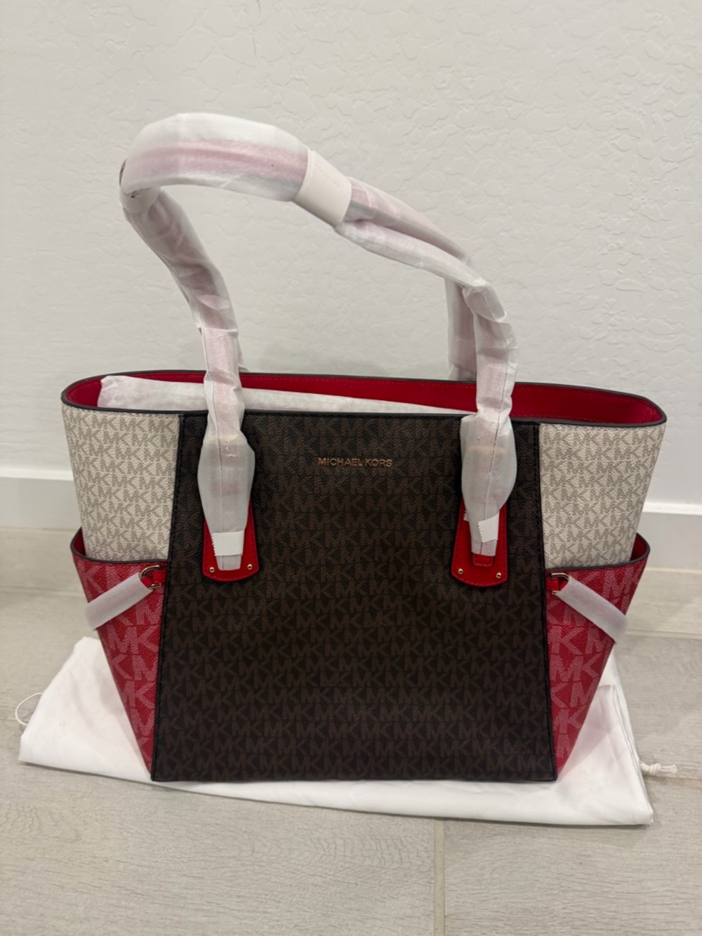 Michael Kors Signature Tote in Brown, Beige and Red Trim - Picture 2 of 6